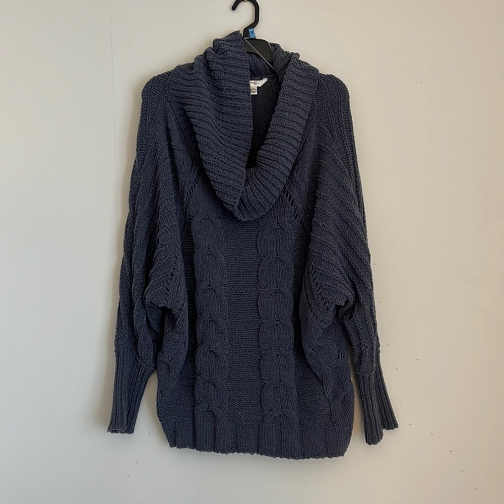 Blue sweater, sized 1x, good condition